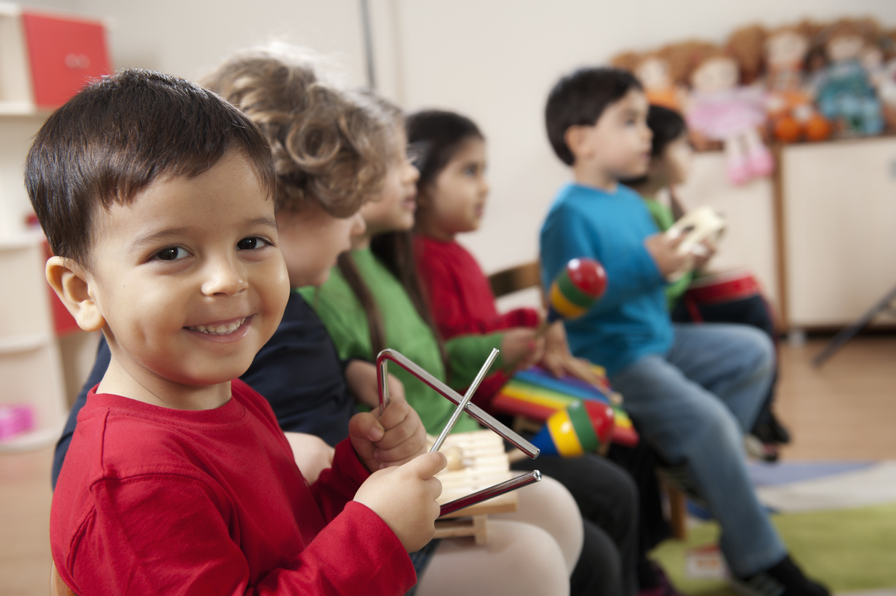 Kinder machen Musik